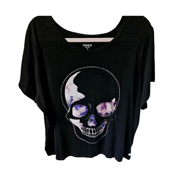 TORRID PLUS SIZE PERFORMANCE Cotton Short SleeveβSKULL Active Tee. - Picture 3 of 15